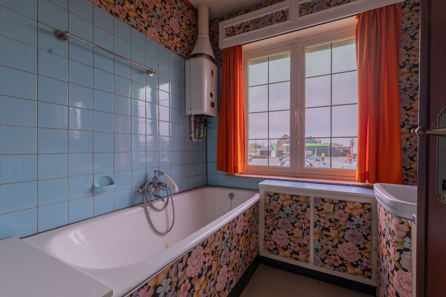 Ruime te renoveren gezinswoning met 4 slpks! foto 10