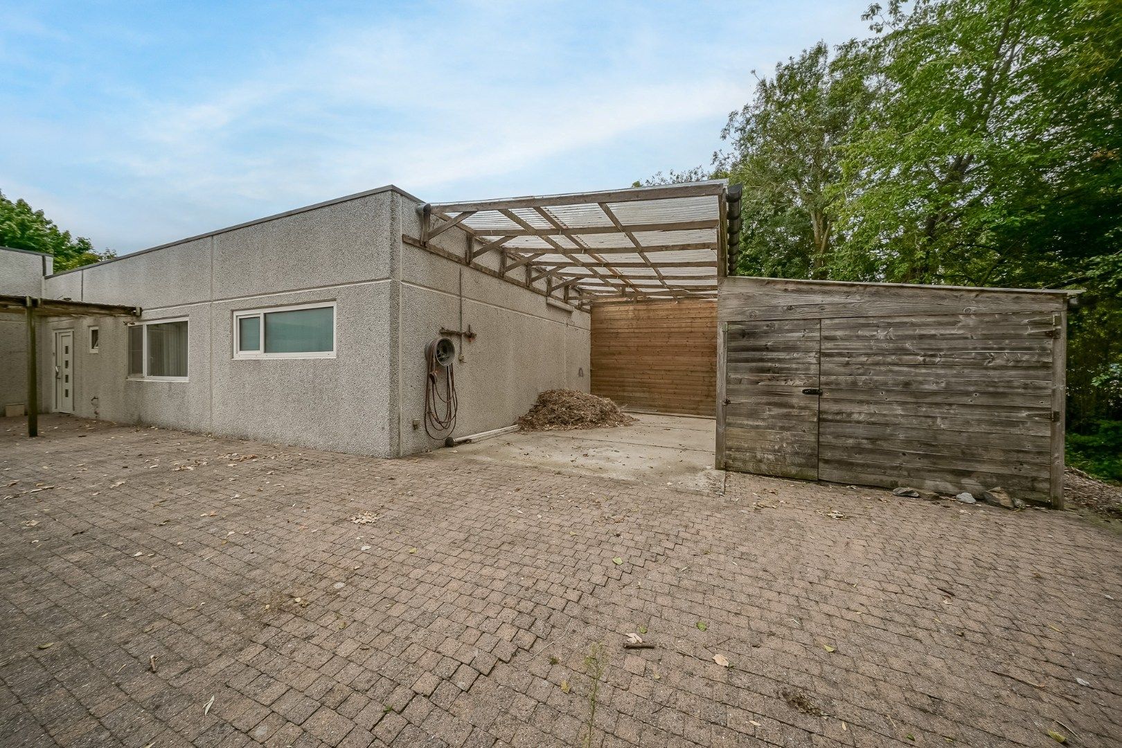 Winkelruimte met magazijn en woonst te Oostende foto 20