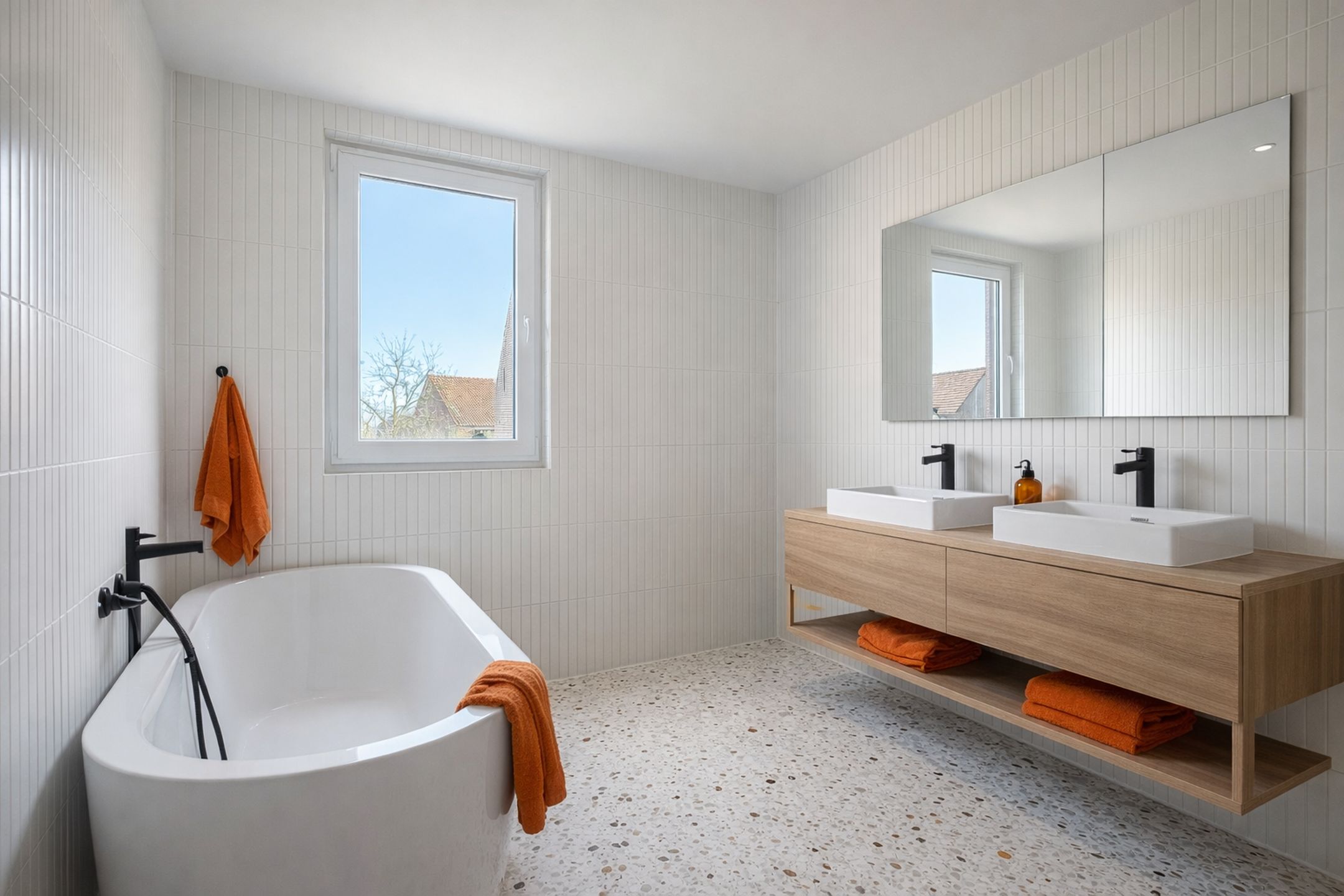 Knappe en ruime casco woning op ideale ligging in Vlimmeren foto 25