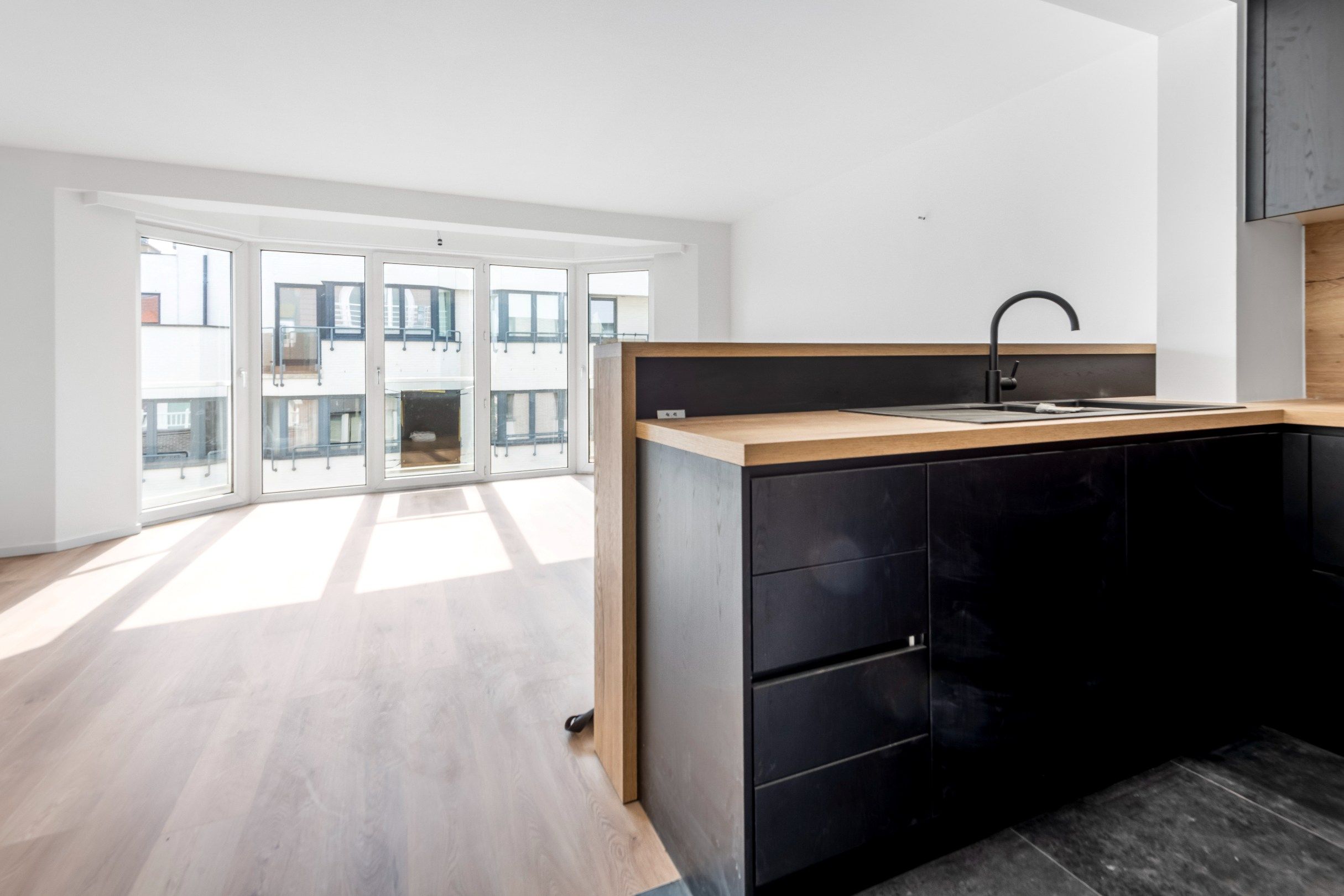 Gezellig appartement in een kleine residentie centraal gelegen vlakbij de winkels van de Lippenslaan. foto 5