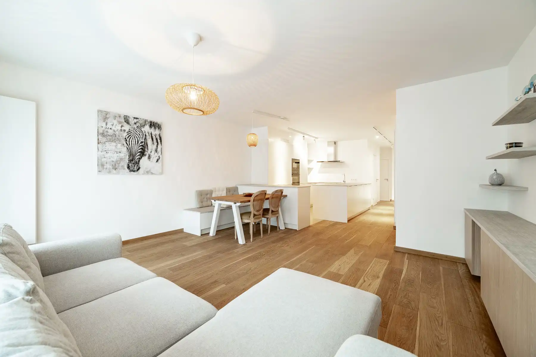 Recent gerenoveerd en gemeubeld appartement  in het hart van Knokke-Heist foto {{pictureIndex}}