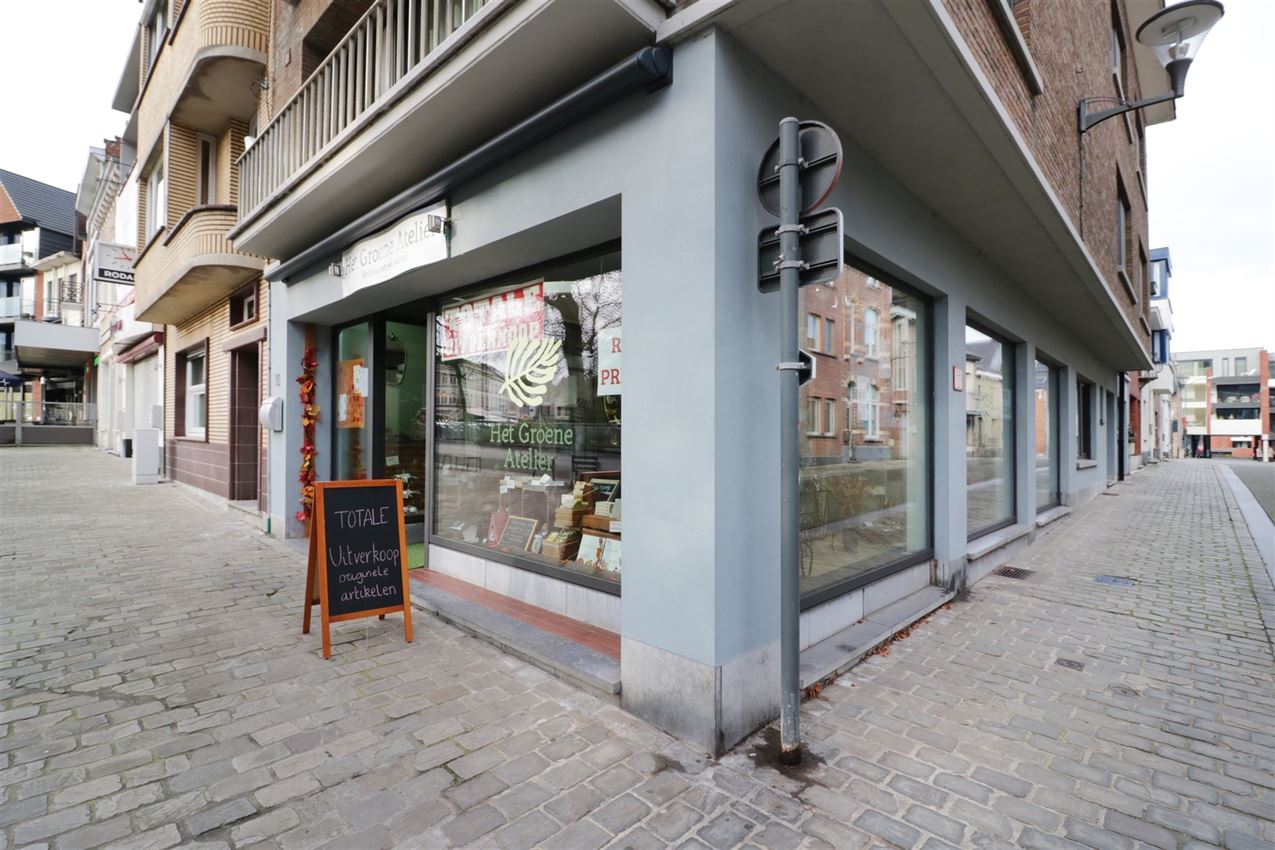 handelszaak met hoge zichtbaarheid en mooie etalage  foto 20