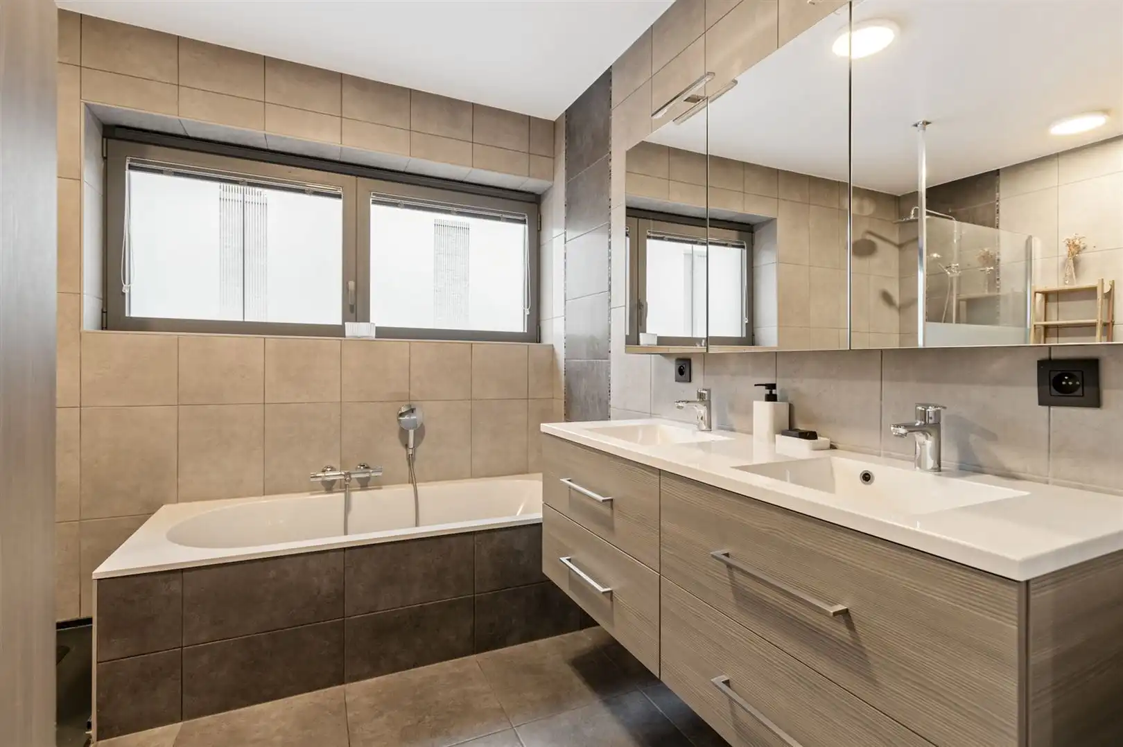 Instapklare ééngezinswoning op ca. 591m2 met 4 slaapkamers foto 21