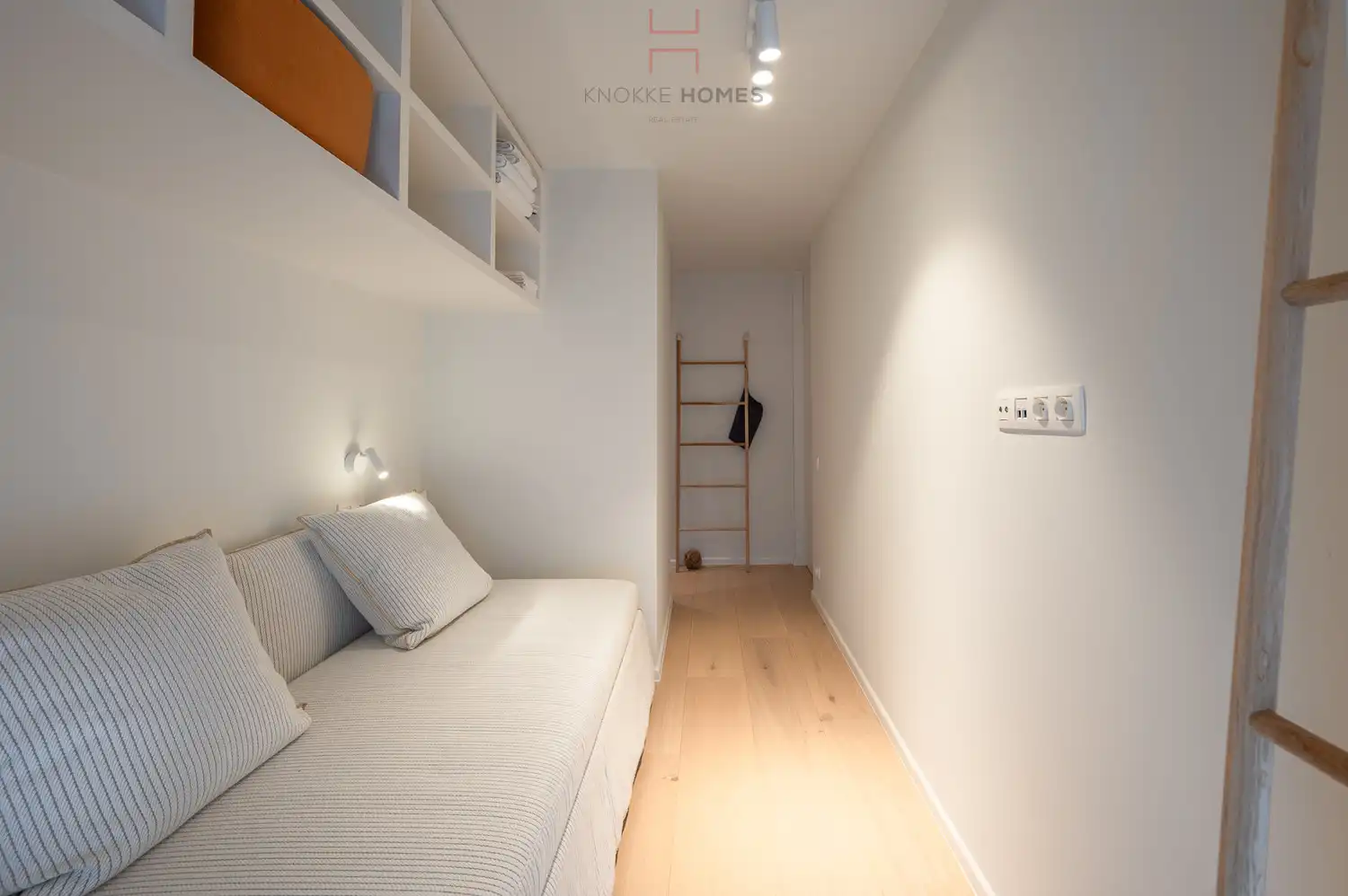 Prachtig gerenoveerd appartement met frontaal zeezicht in Duinbergen foto 13