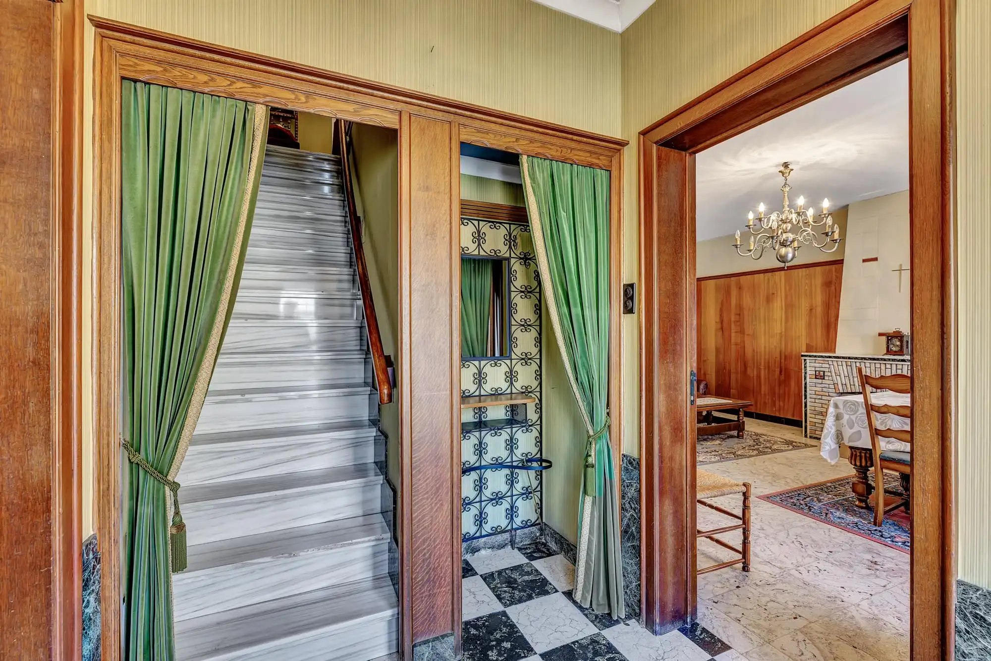 Ruime te renoveren woning met loods en bouwgrond foto 6