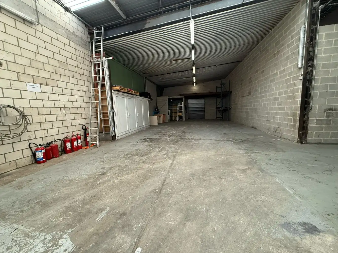 Bedrijfshal met kantoorruimte op uitstekende locatie te Lanaken! foto 10