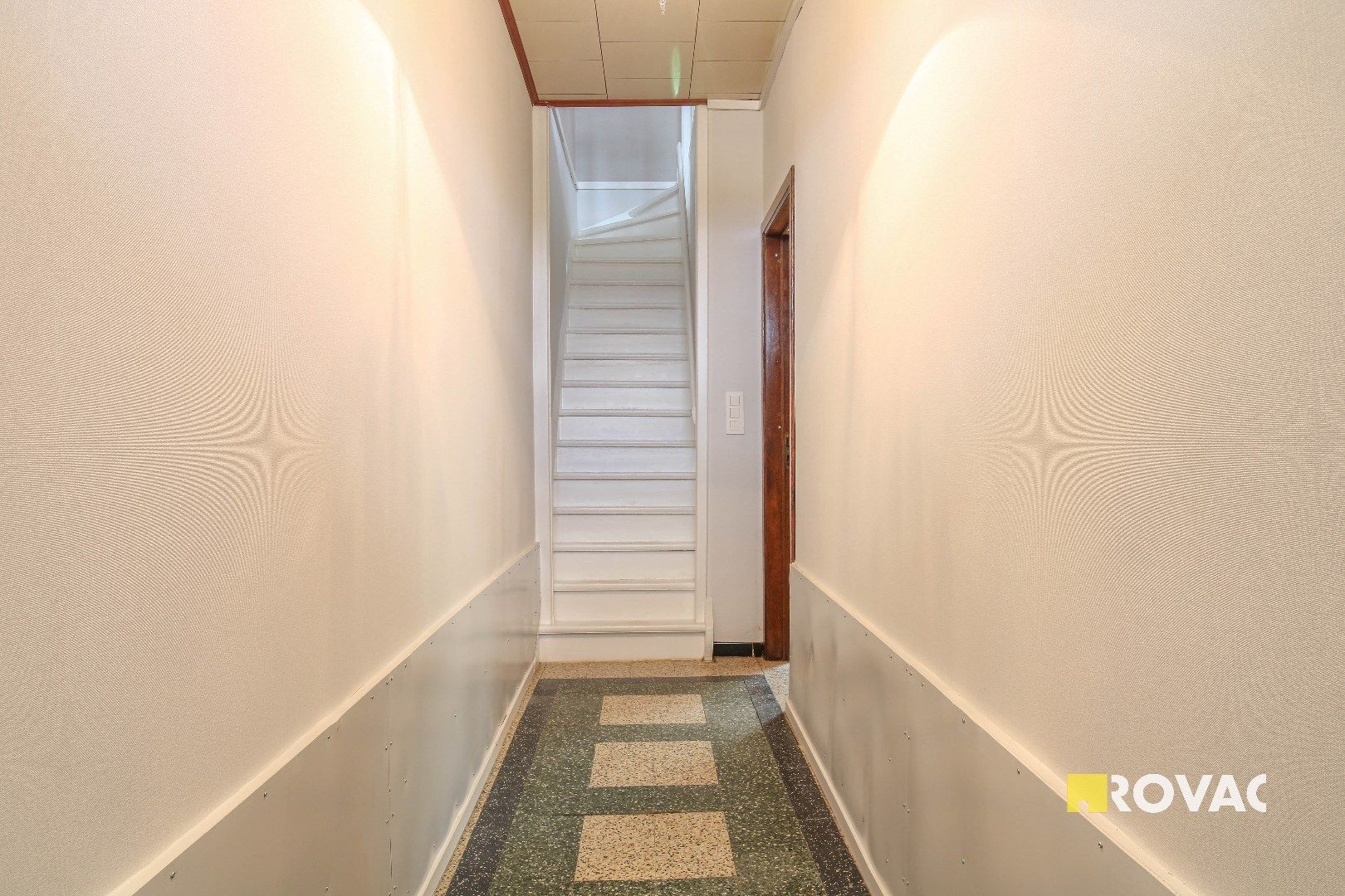 Landelijk gelegen alleenstaande woning met weide! foto 9