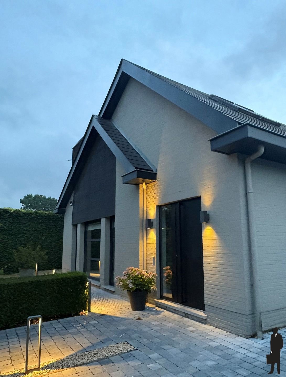 Gerenoveerde woning met 5 ruime slpks, 3 badks en ZW tuin foto 7
