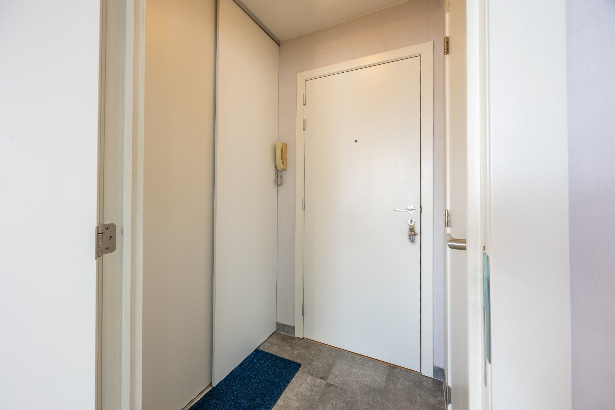 Lichtrijk & gerenoveerd appartement foto 9