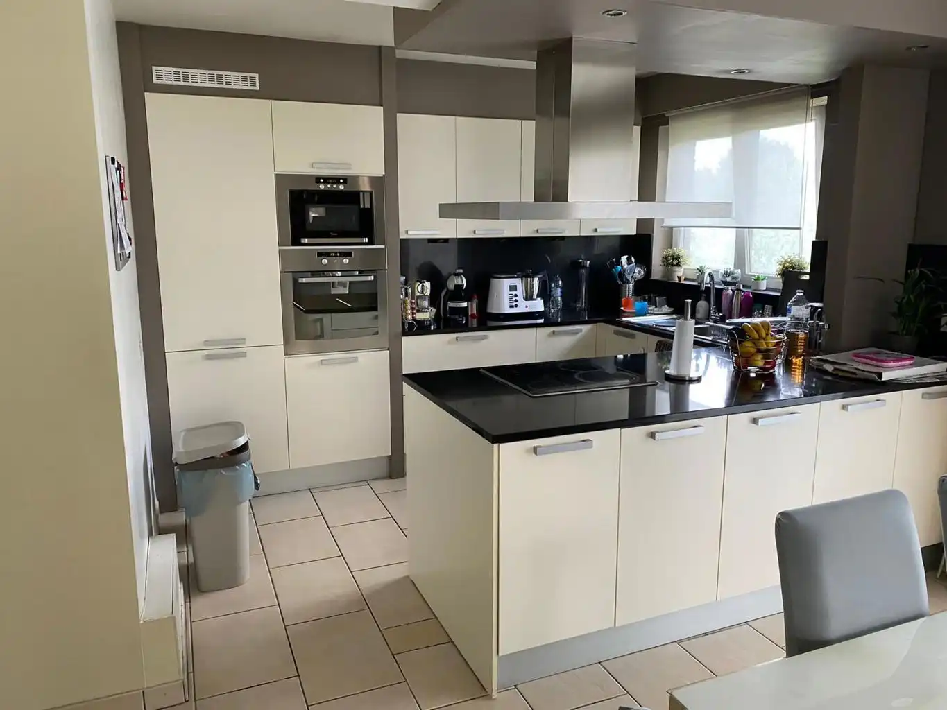 Gerenoveerd 3-slaapkamerappartement met staanplaats foto 4