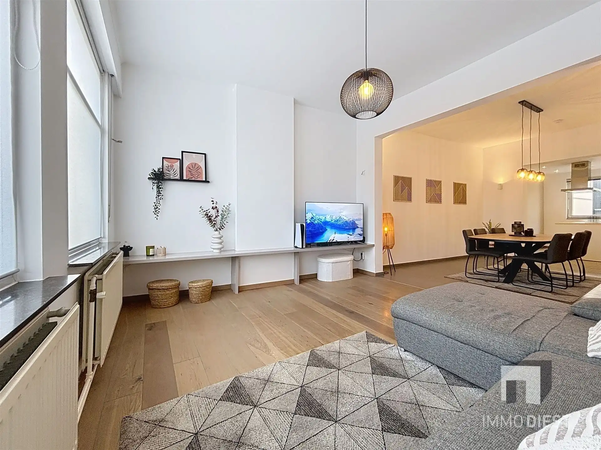 Trendy gerenoveerde woning met 3 slaapkamers foto 2