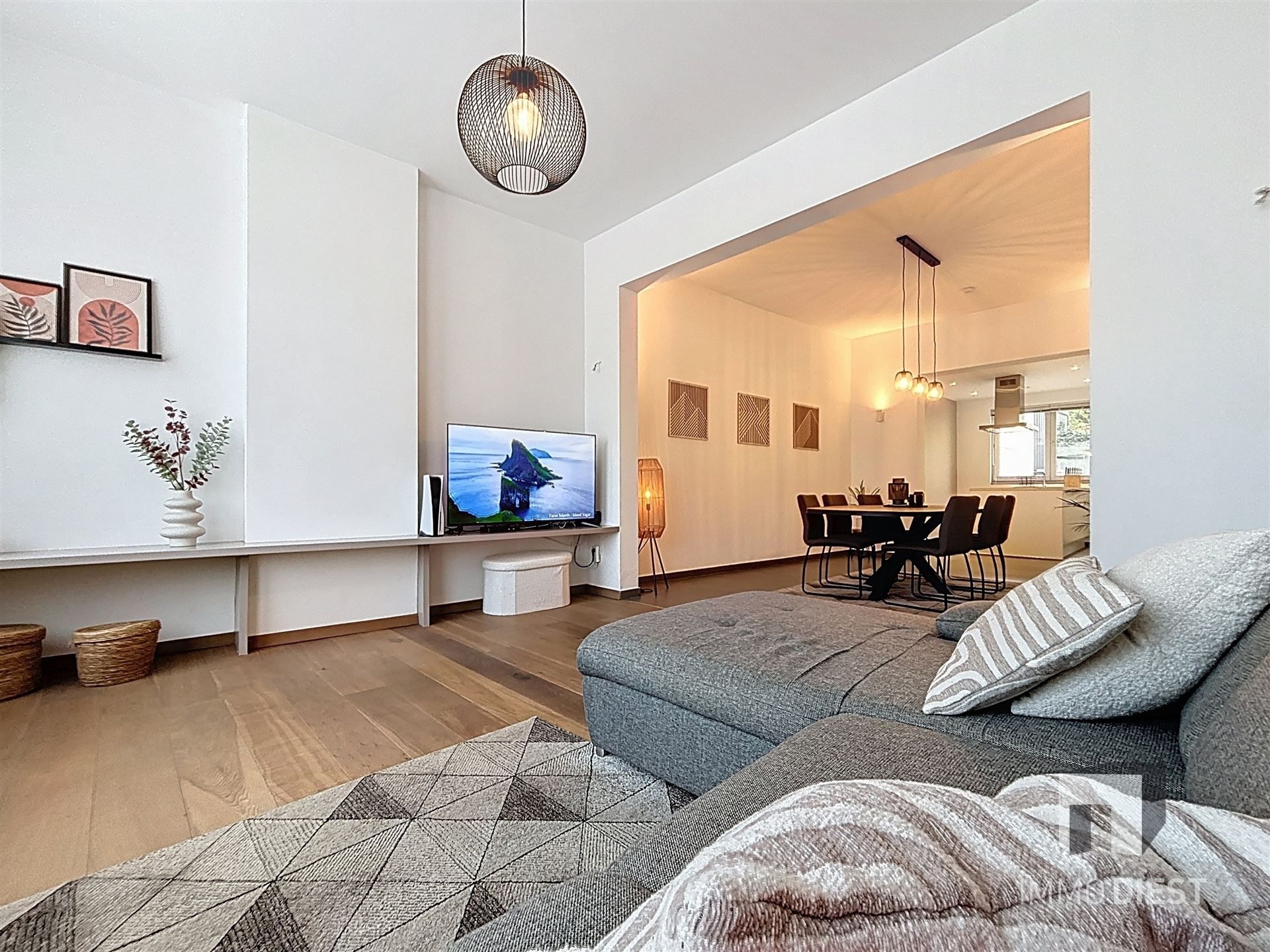 Trendy gerenoveerde woning met 3 slaapkamers foto 2