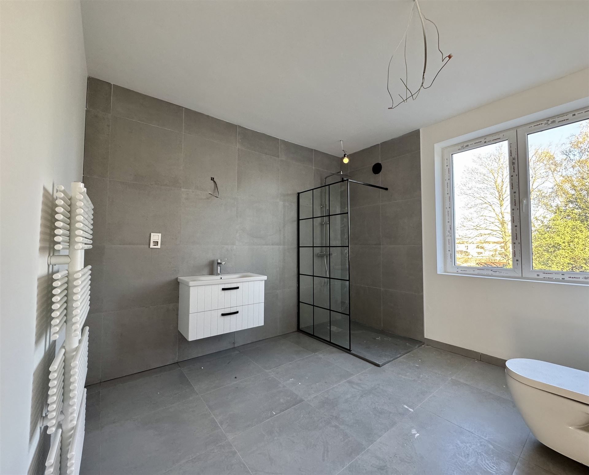 Gerenoveerde woning in het centrum van Maaseik! foto 9