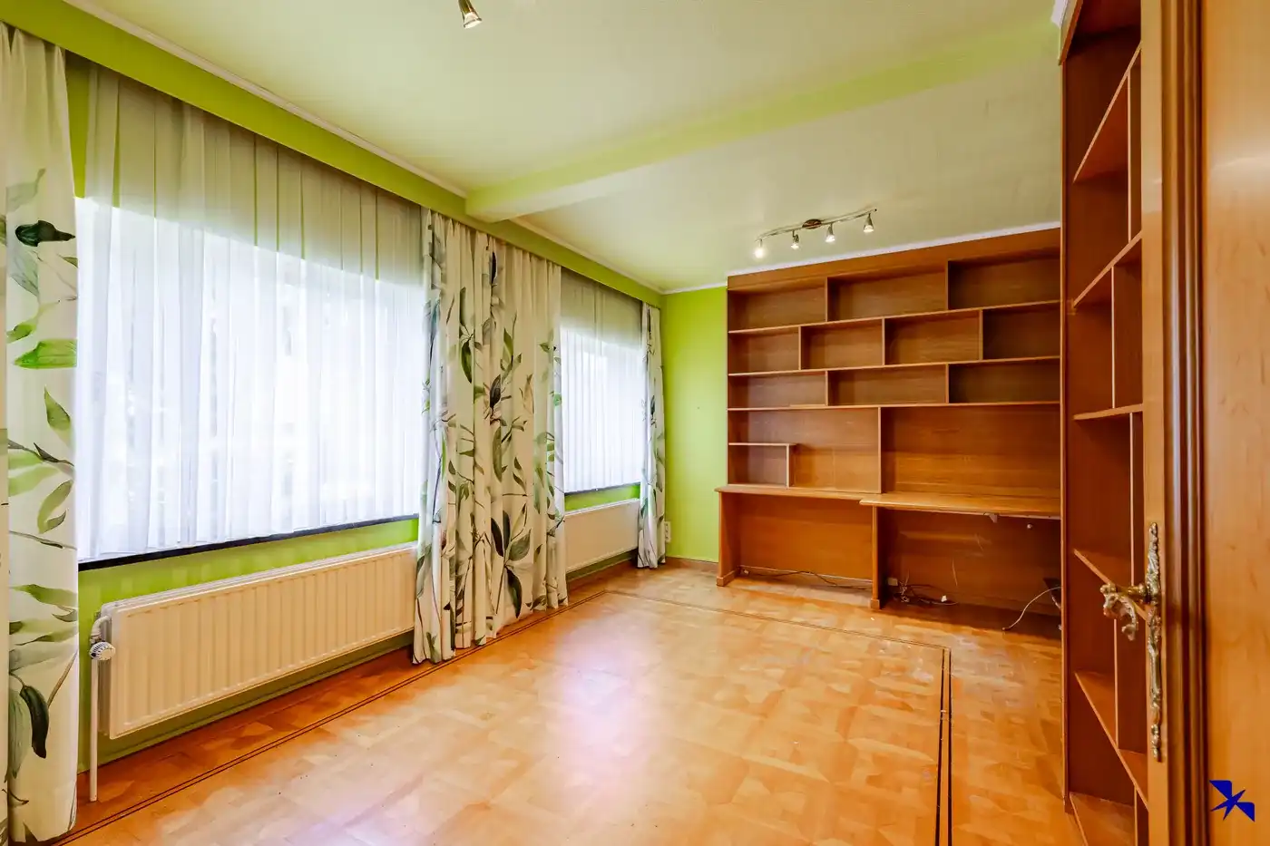 Karaktervolle villa met 5 slpks, dubbele garage en tuin foto 11