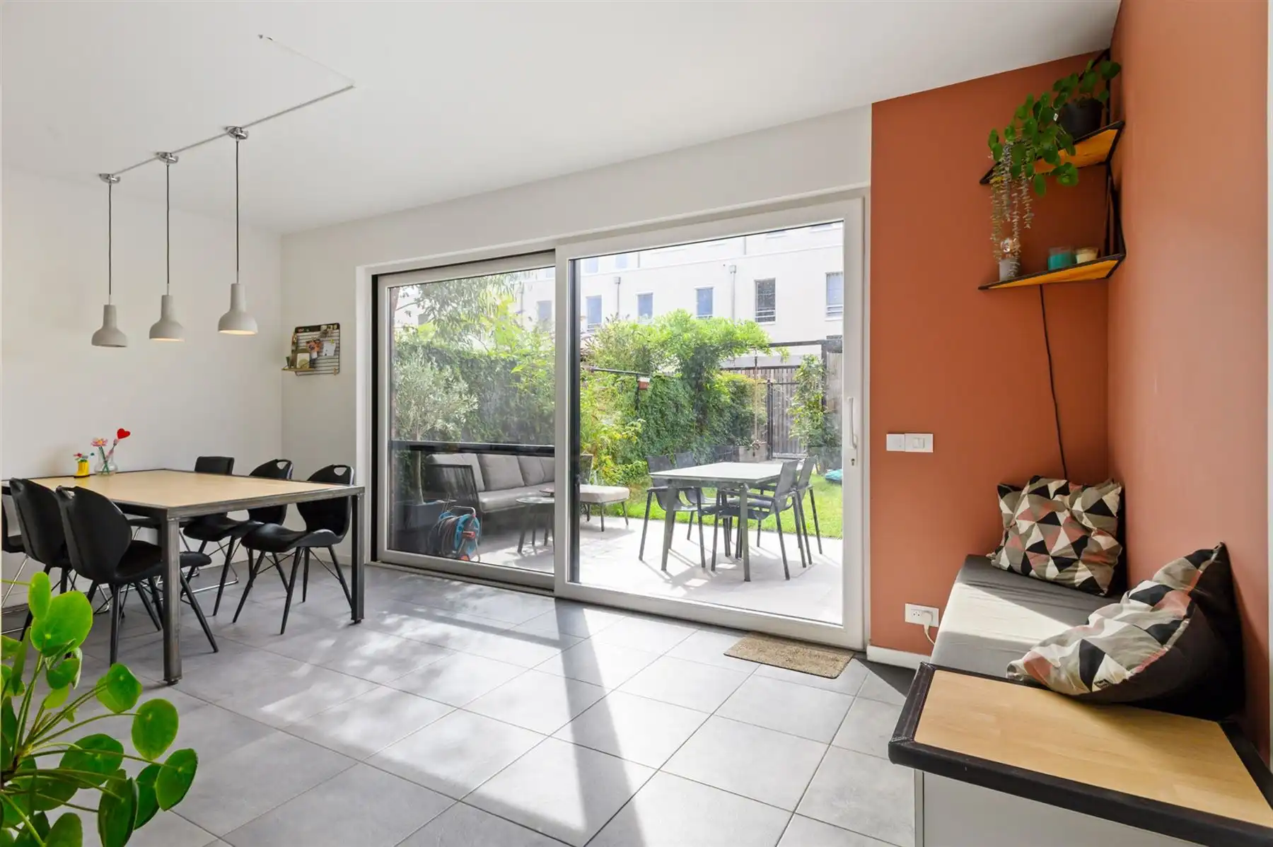 Recente, energiezuinige woning te Deurne! foto 2