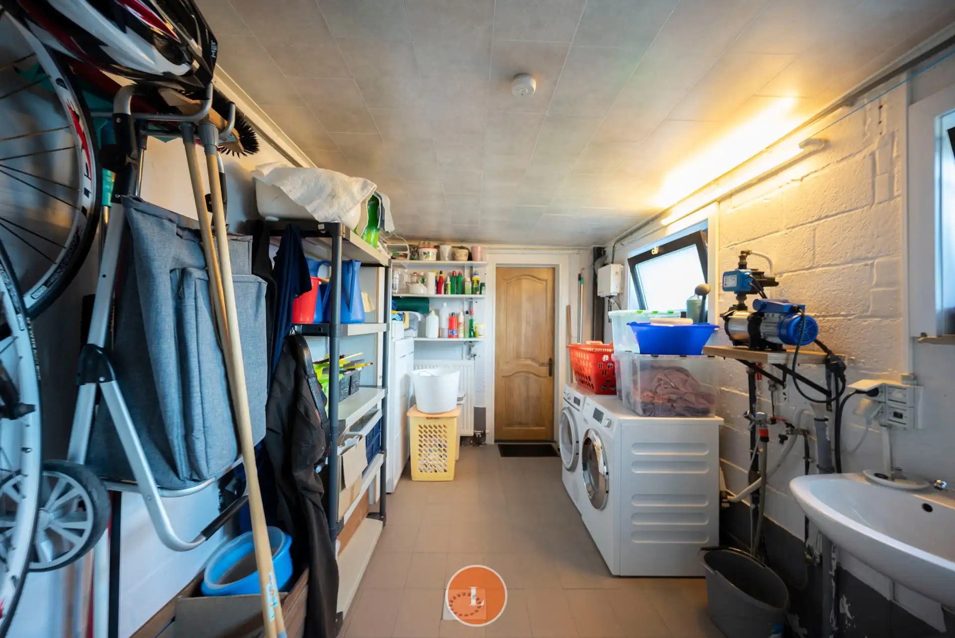 Goed onderhouden instapklare woning met garage foto 8