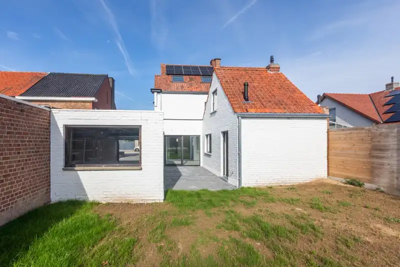 Instapklare, halfopen woning met 5 slaapkamers, bureau, tuin, volledig ingerichte keuken...(energielabel B) foto 19
