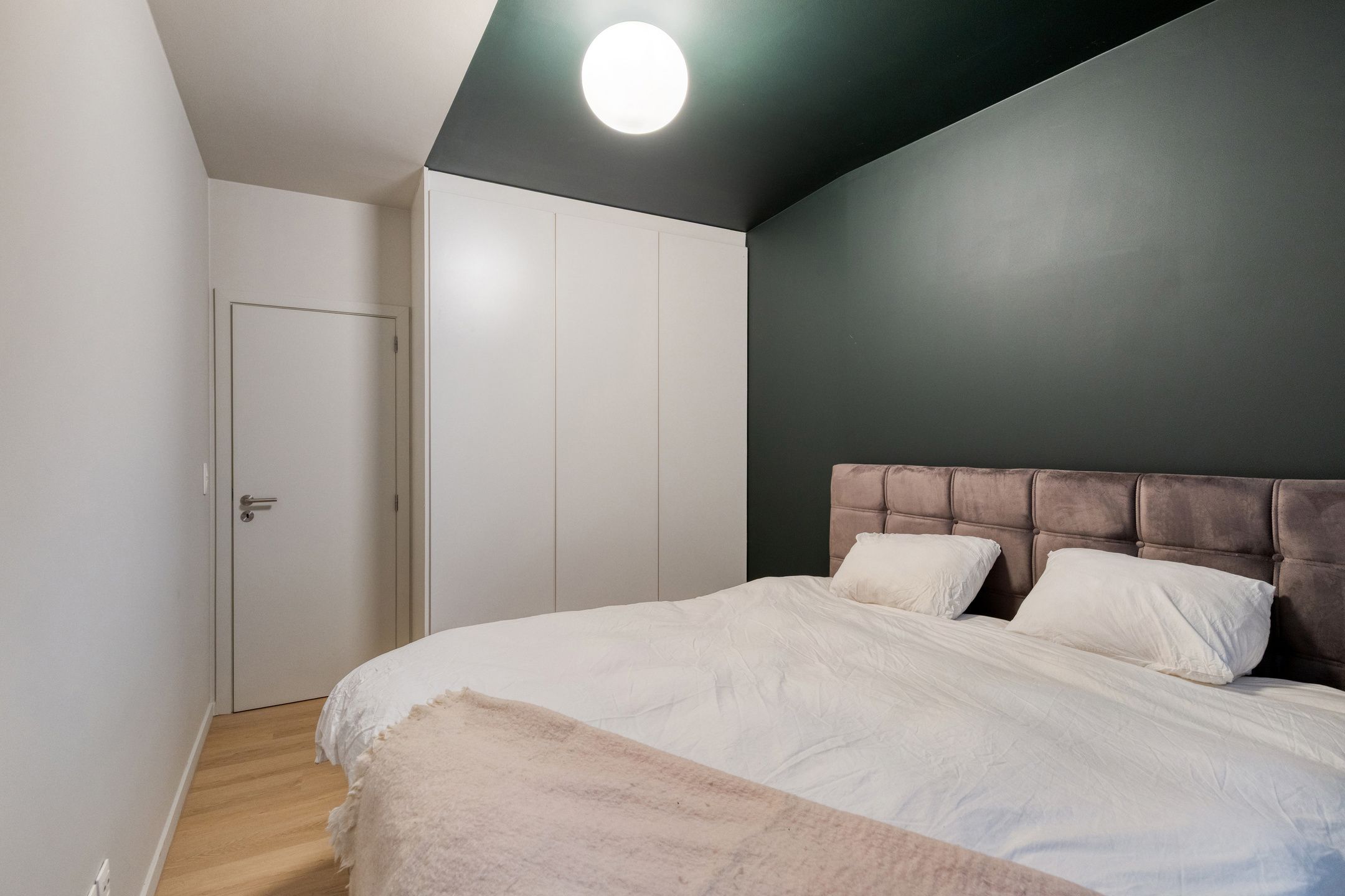 Instapklaar triplex appartement met terras en tuin foto 9