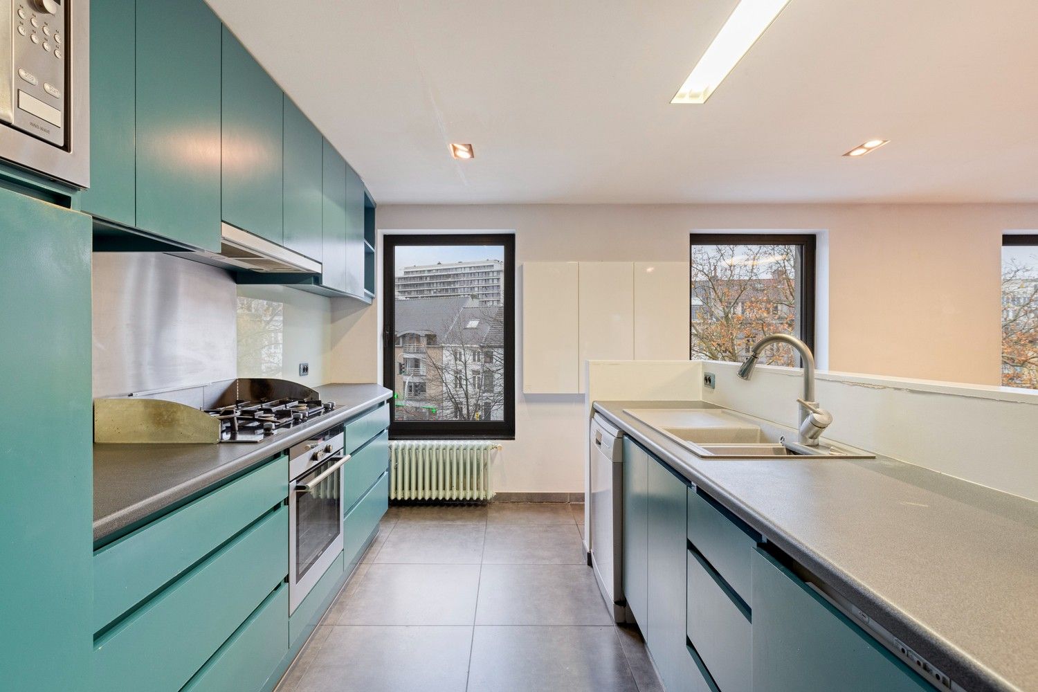 Charmant duplexappartement in authentiek herenhuis nabij de Coupure. foto 5