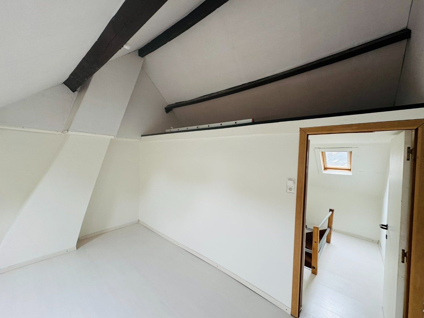 Goedgelegen starterswoning met 2 slaapkamers en tuin in Mariakerke foto 7