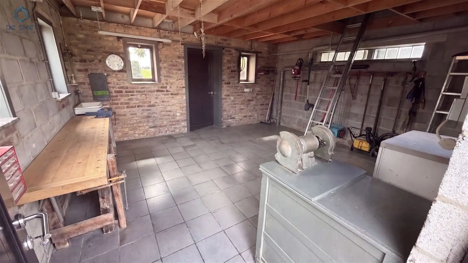Instapklare woning met 3 slaapkamers, prachtige tuin, 2 garages en tal van mogelijkheden in Lierde foto 11