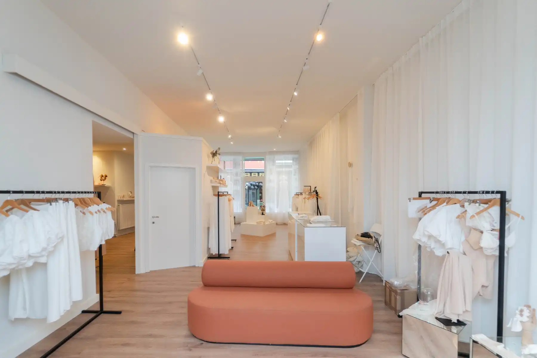 Charmante handelszaak (128 m²) op topligging palend aan de Vrijdagmarkt foto 2