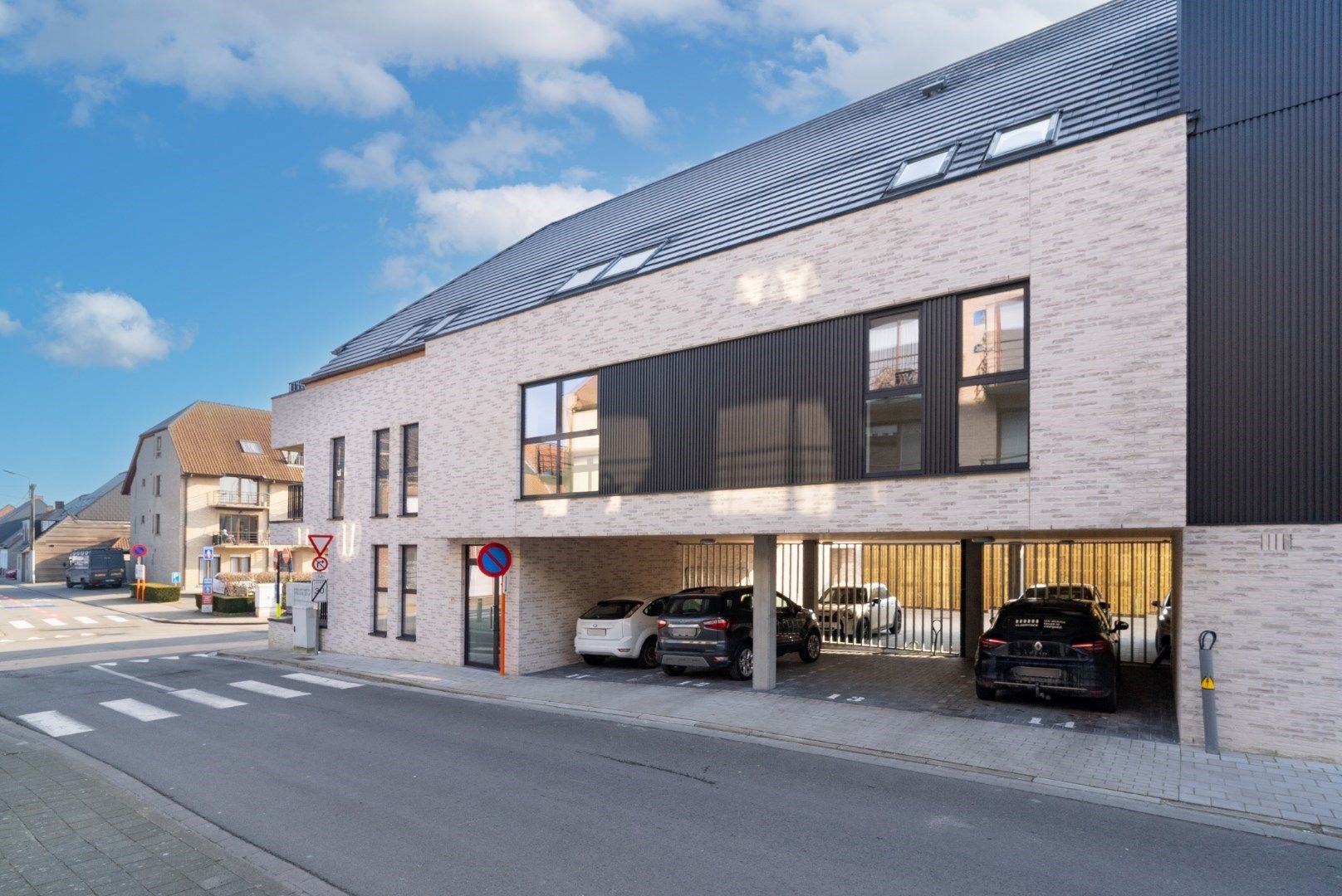 Duurzaam nieuwbouwappartement op de eerste verdieping met 2 slaapkamers en terras, in Residentie Escautval. foto {{pictureIndex}}