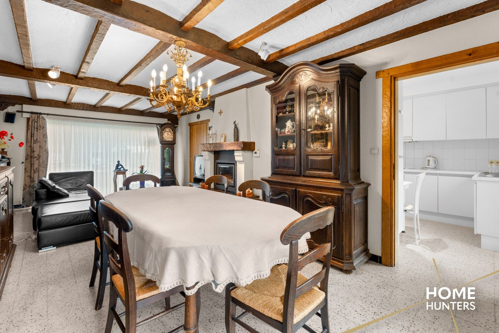 Charmante halfopen woning met tuin & garage foto 7