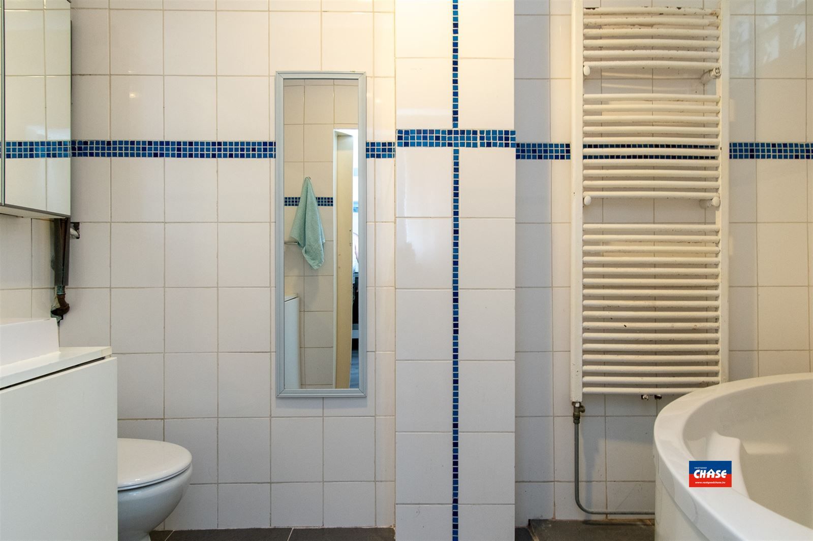 Ruime woning op toplocatie met 4 slaapkamers, 3 keukens en 3 badkamers foto 17