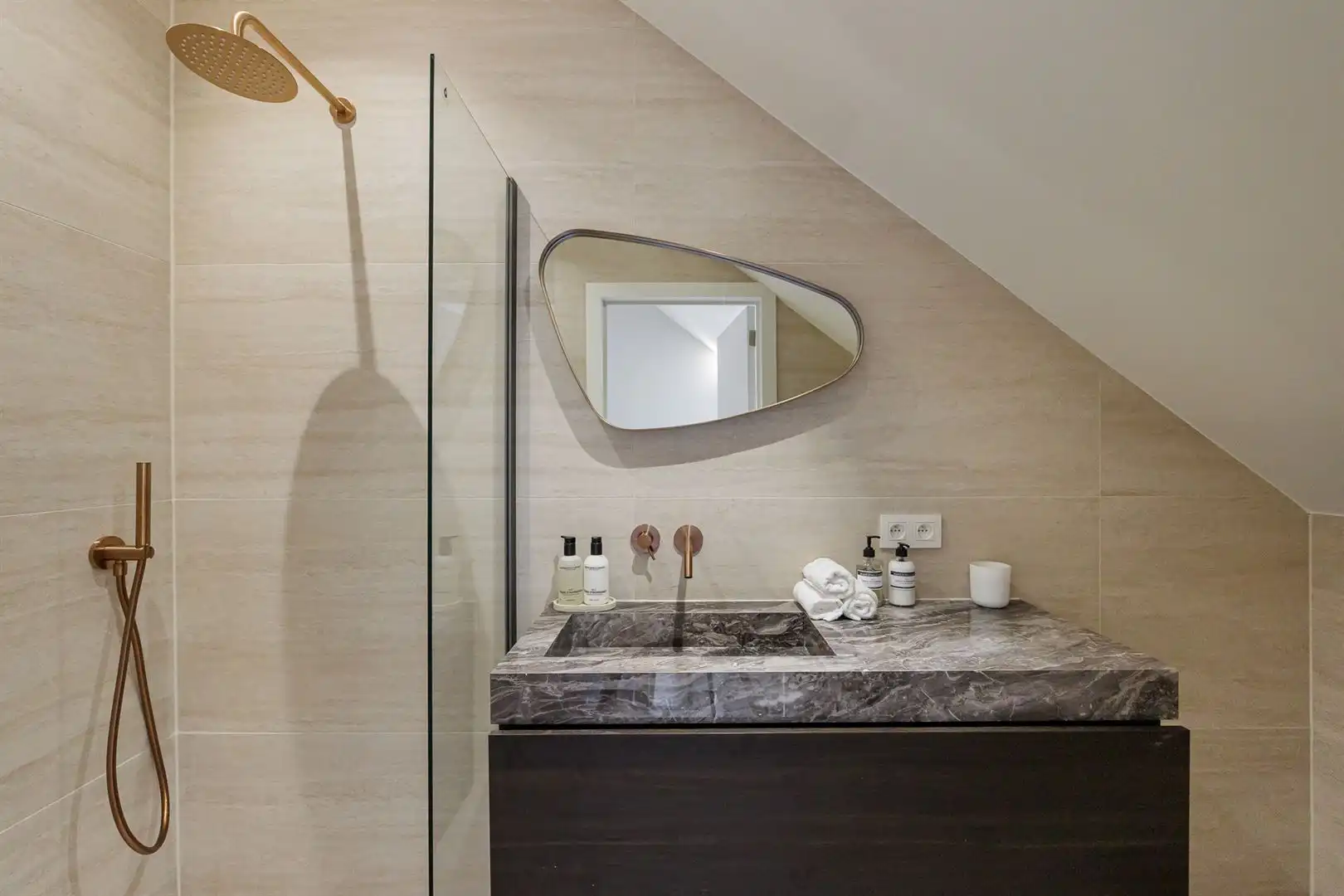 Charmante duplex met terras foto 23