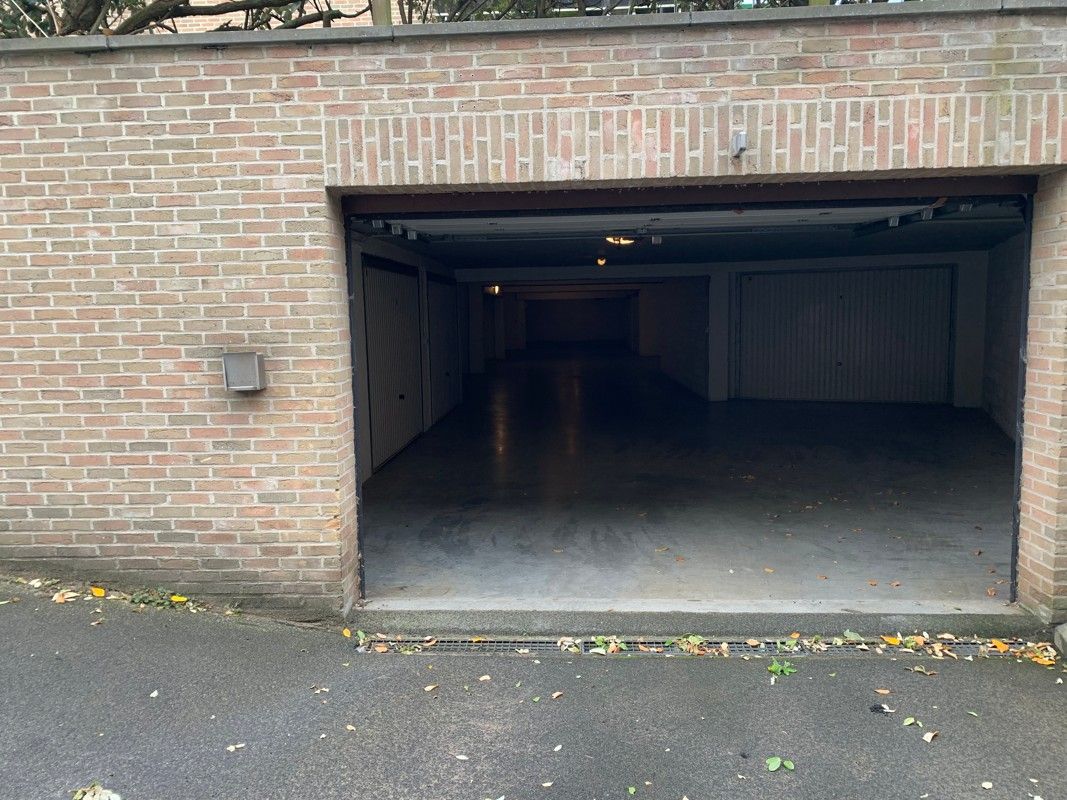 Ruime garagebox te koop in Koksijde. foto 1