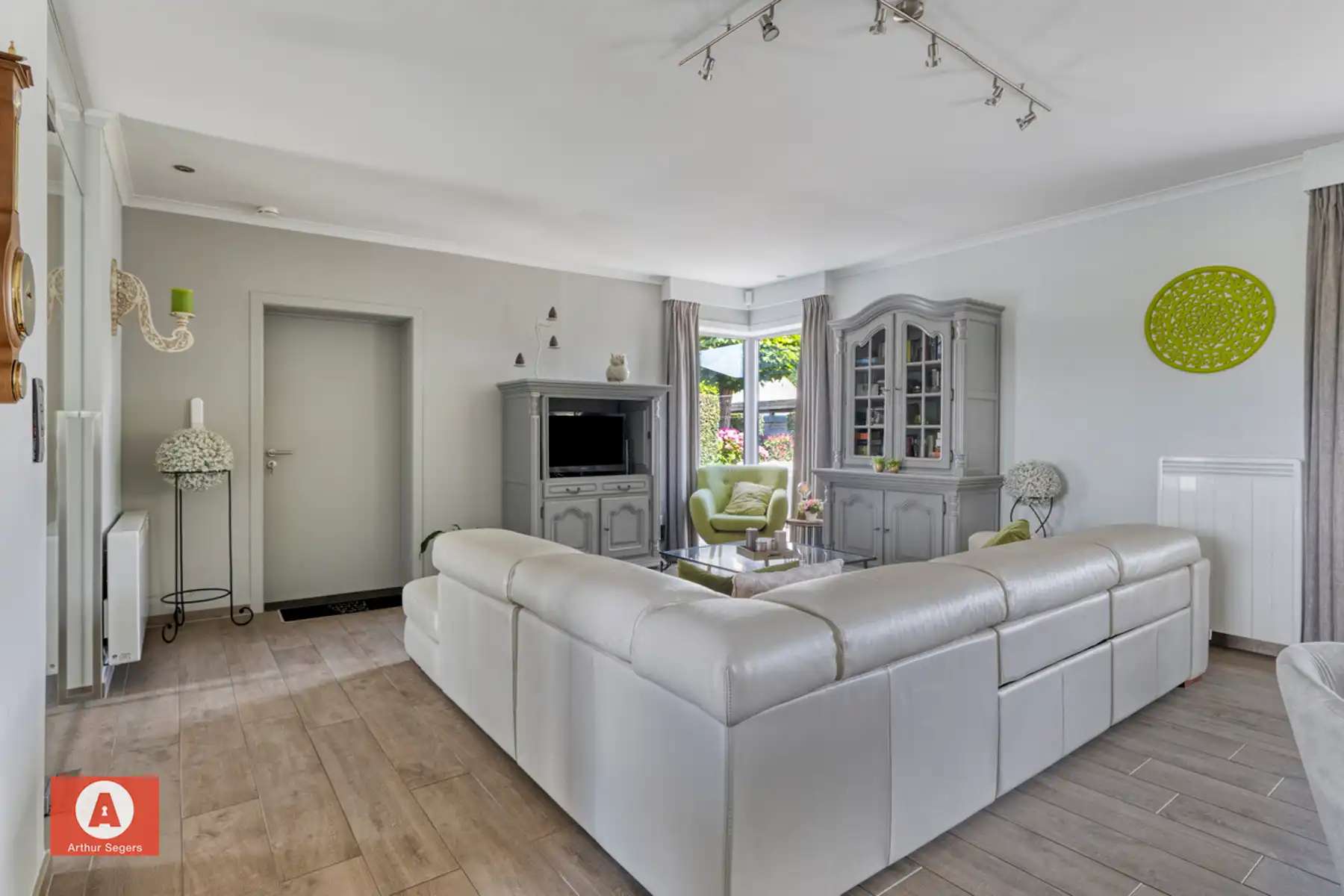 Unieke multifunctionele eigendom (woning met werkplaats) foto 8