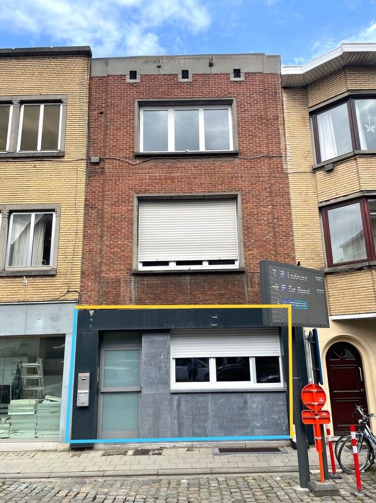 Volledig gerenoveerd, gelijkvloersappartement met 1 kamer en groot terras op een zeer gunstige ligging! foto 1