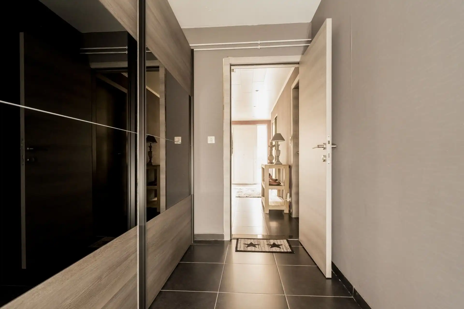 Instapklare bel-etagewoning met garage, tuin en zonnig terras foto 23