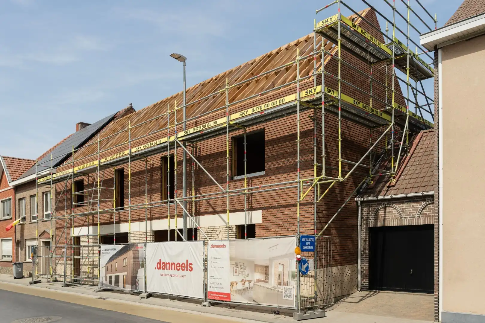Ruime gezinswoning met 4 slaapkamers en garage foto 2