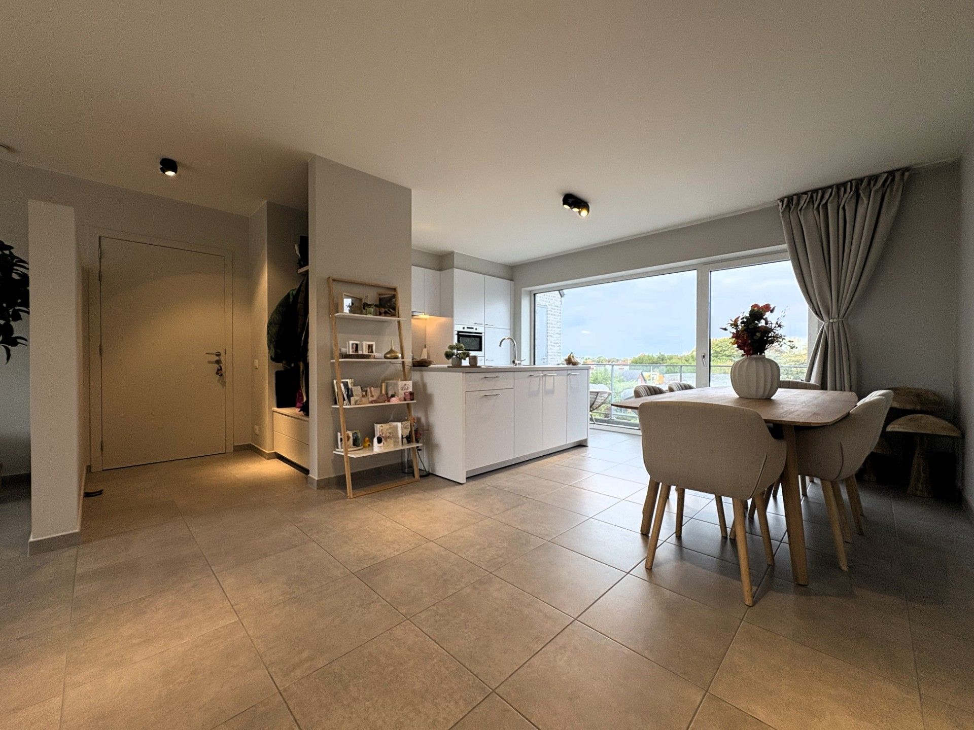 Schitterend onderhouden appartement met 2 slaapkamers foto 2