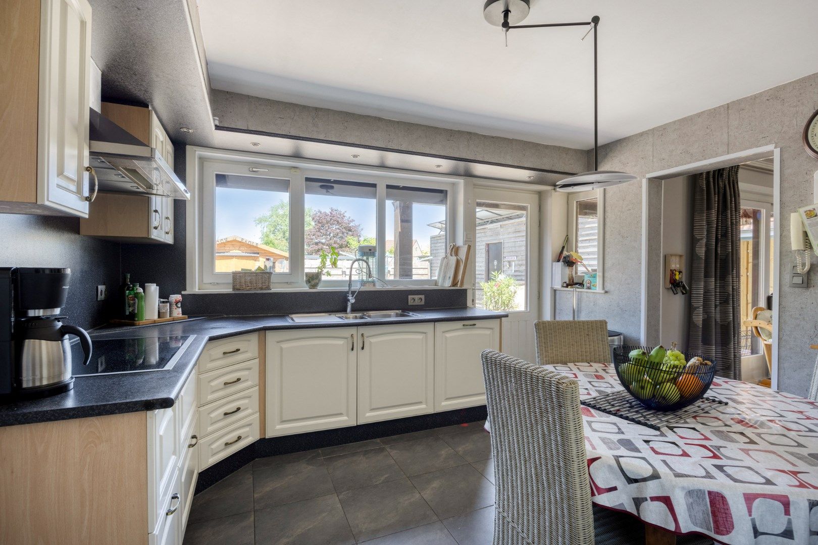 Instapklare woning met 3 slaapkamers en ruimte voor atelier / hobby !  foto 7