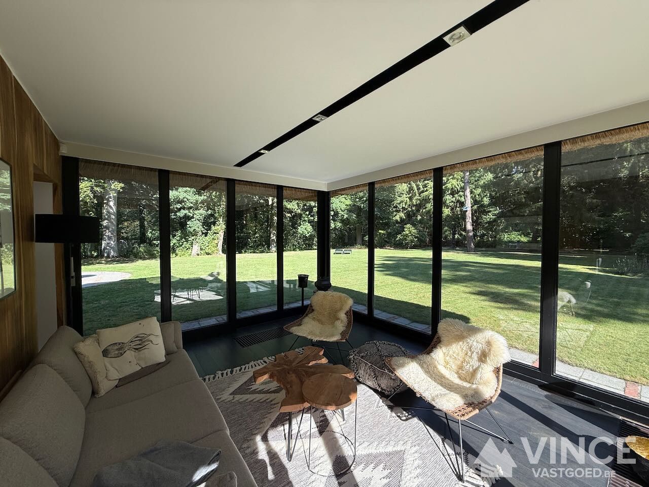 Prachtige villa met grote tuin foto 12