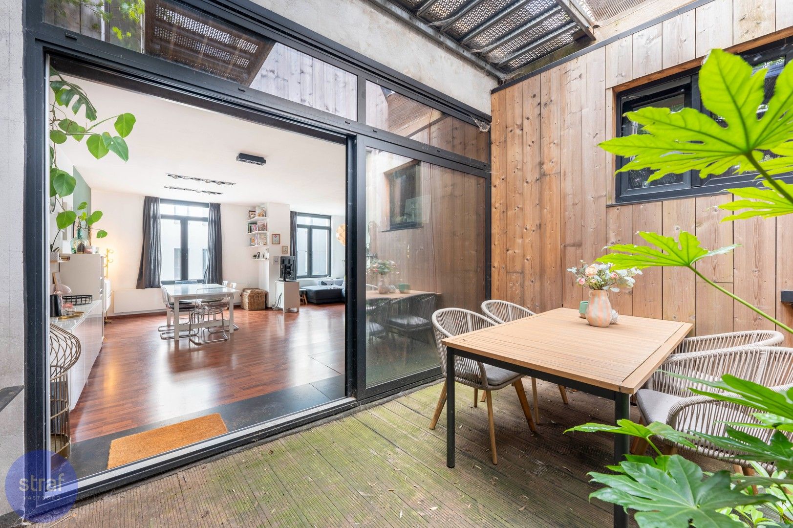 Twee terrassen, vier slaapkamers & tonnen karakter foto 4