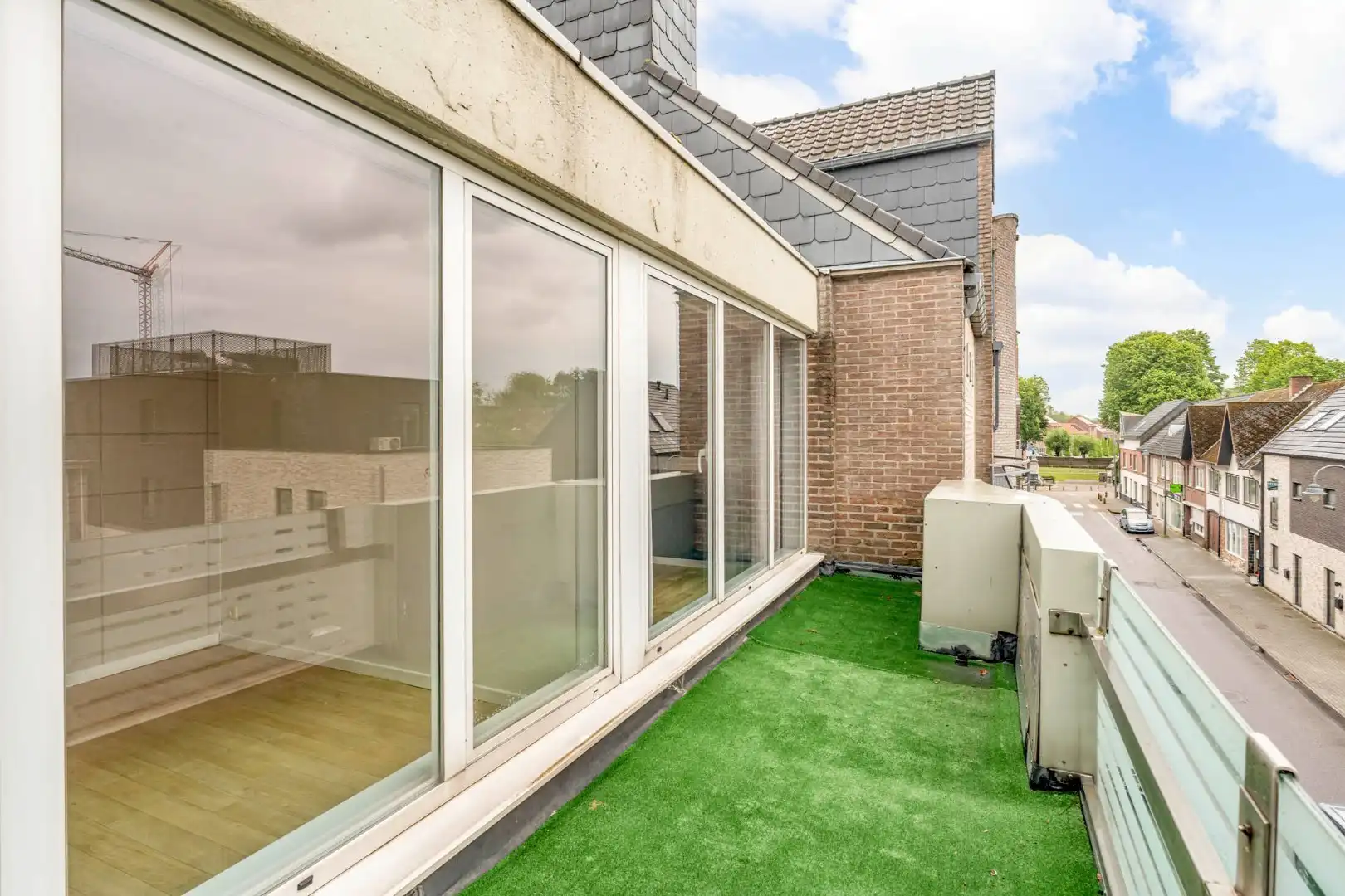 Comfortabel, zeer ruim appartement met 4 slaapkamers, terras en garage in het centrum van Neeroeteren!  foto 35