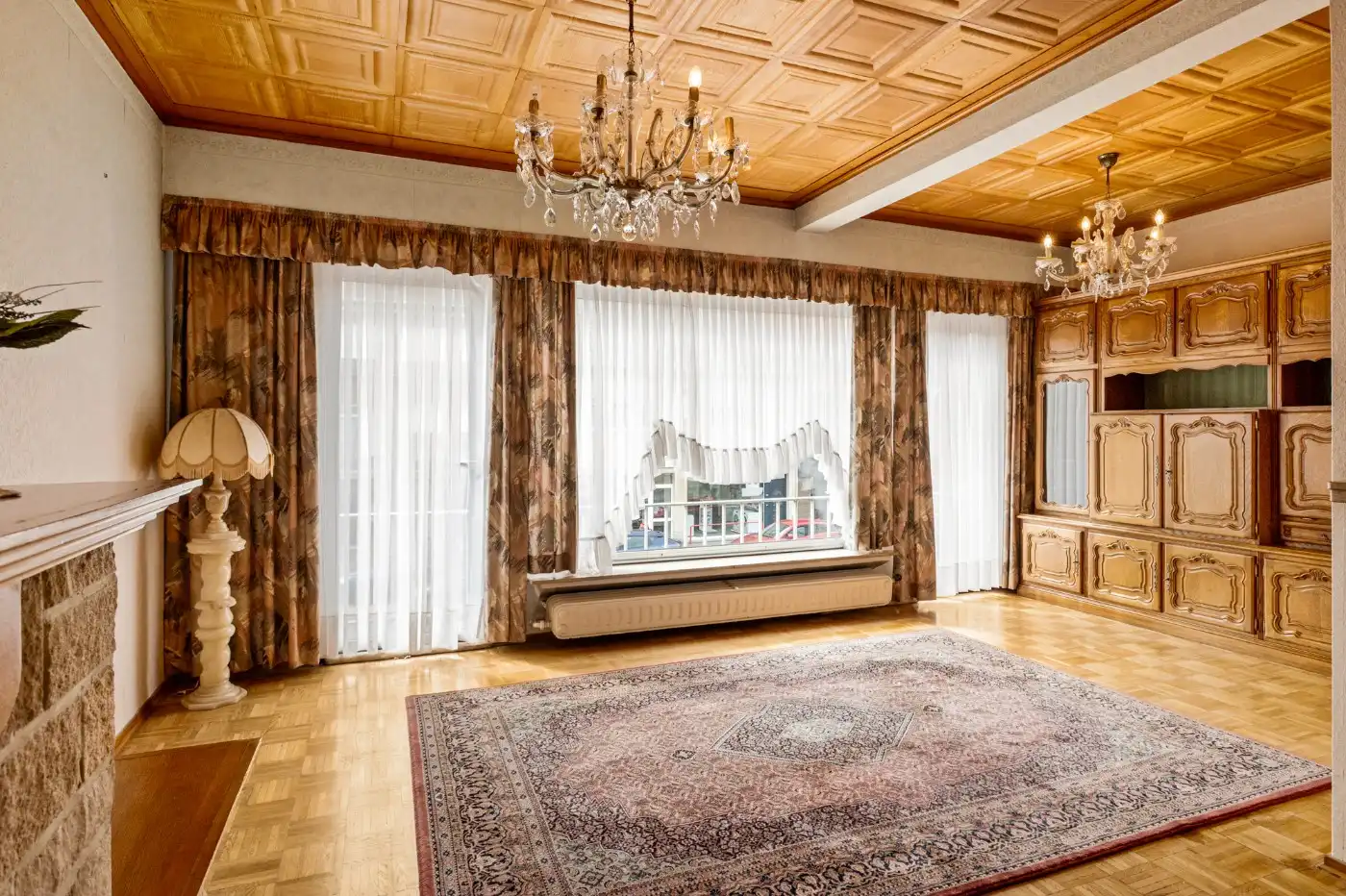 Te renoveren woning met 2 slpk., dubbele garage en tuin foto 6