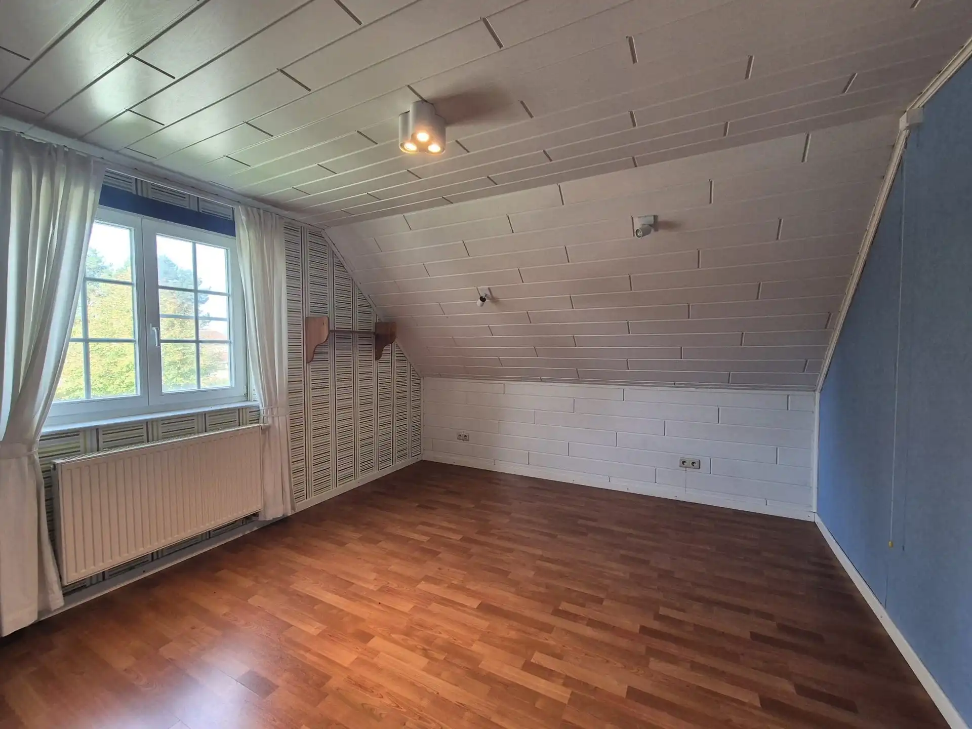 Karaktervolle open bebouwing met ruime tuin, op een vlot bereikbare locatie. foto 26