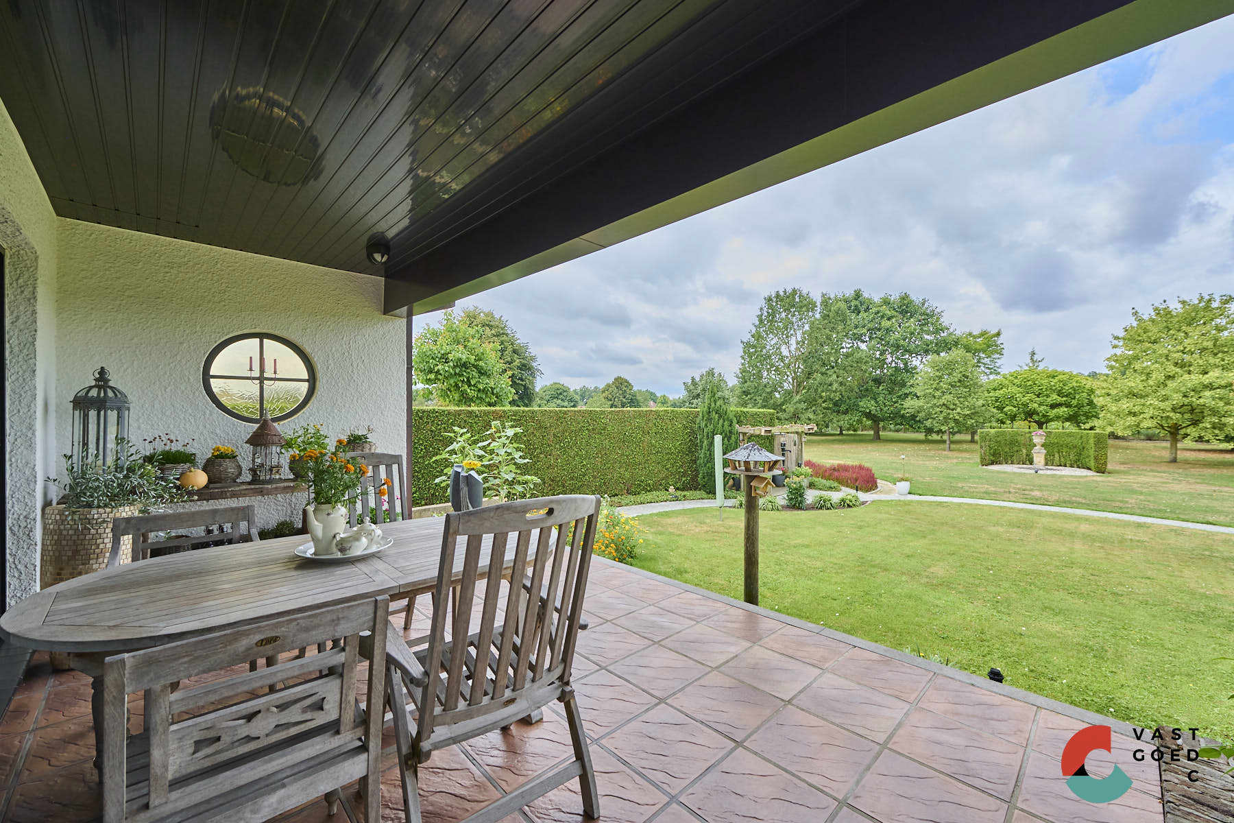 Ruime gezinswoning omringd door groen op een perceel met vrij uitzicht foto 21