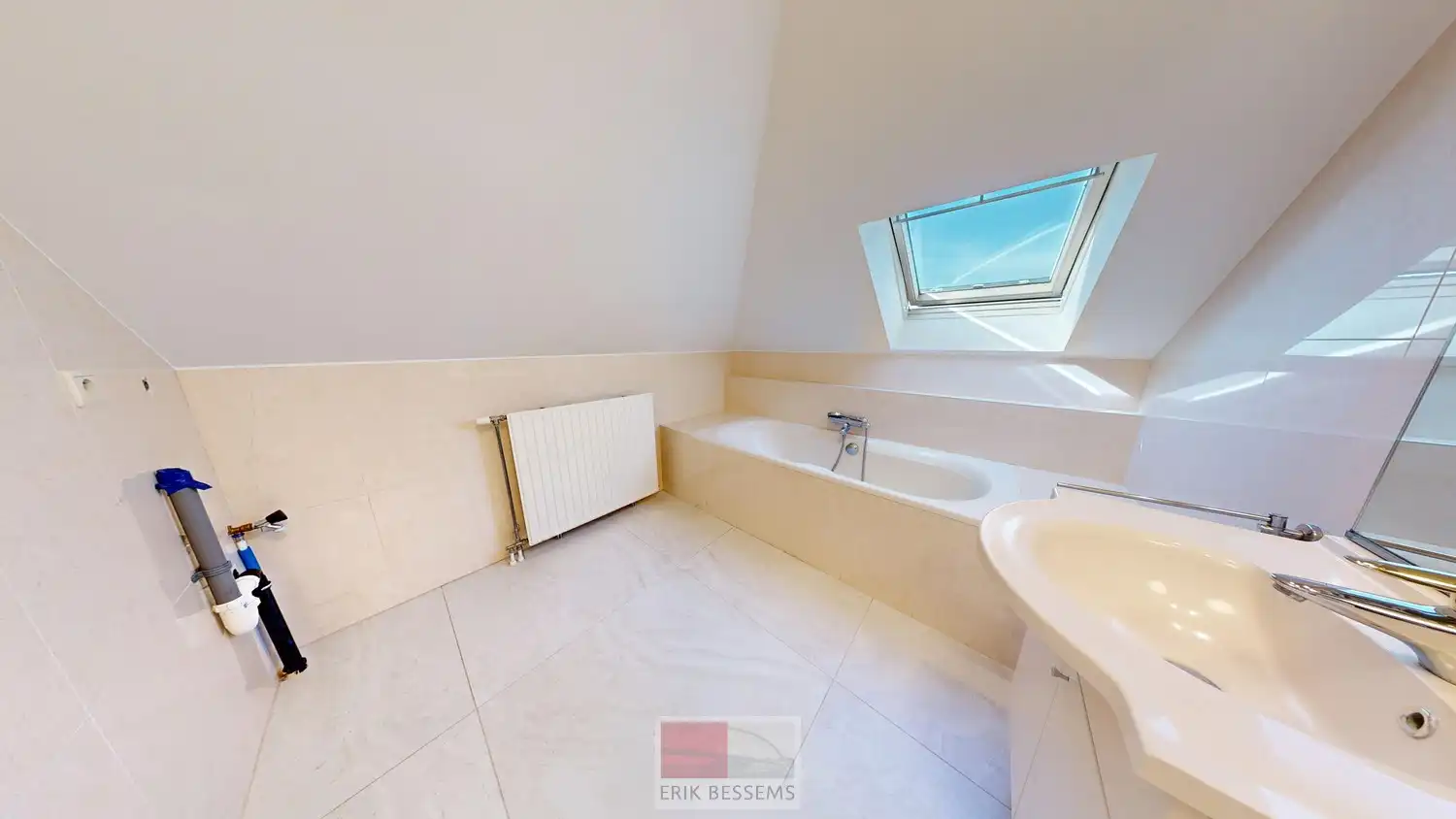 Gezellig 1-slaapkamer dakappartement met ruime leefruimte / open keuken ZONDER LIFT foto 9