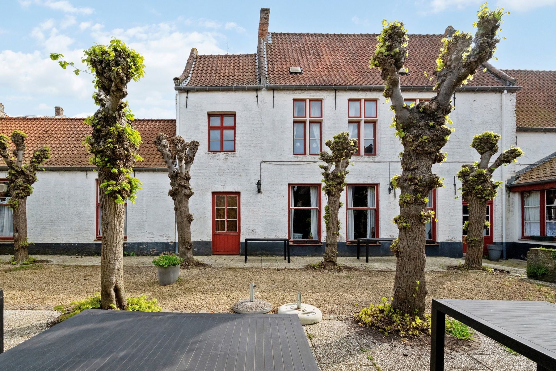 Hoofdfoto van de publicatie: Unieke parel met commerc. & residentiële mogelijkheden.
