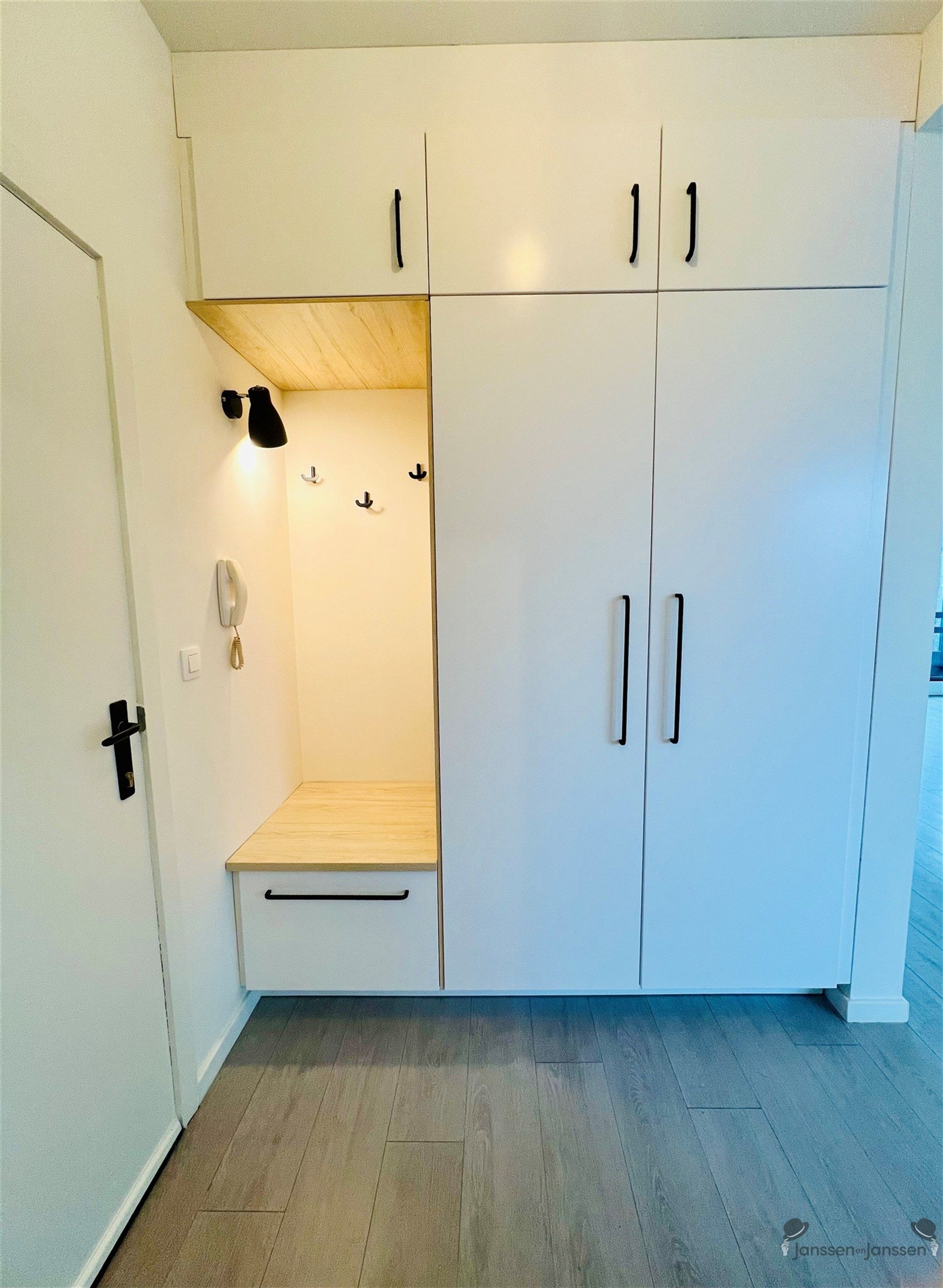 Gerenoveerd duplexappartement met 2 slpkmrs foto 3