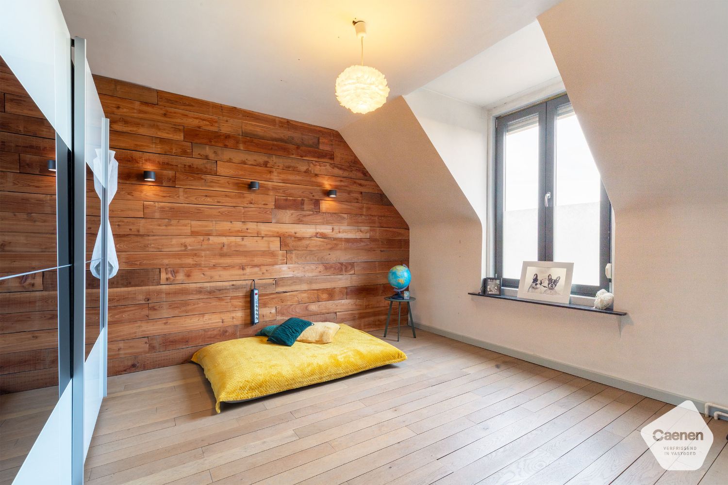 LEUKE HEDENDAAGSE WONING met 3 slaapkamers en een LOODS met oprit foto 13