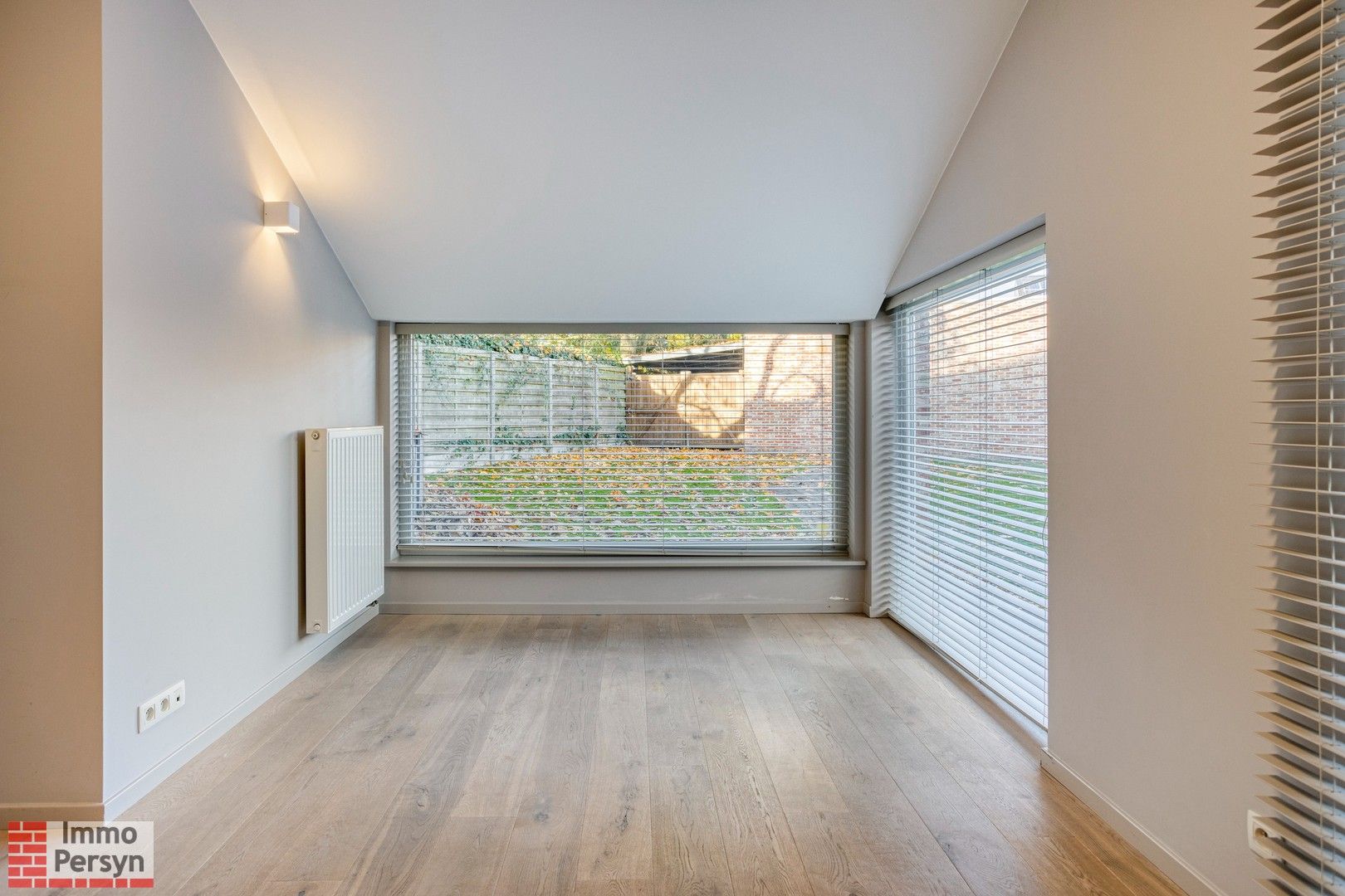 Ruim gelijkvloers appartement met tuin en 2 staanplaatsen. foto 20