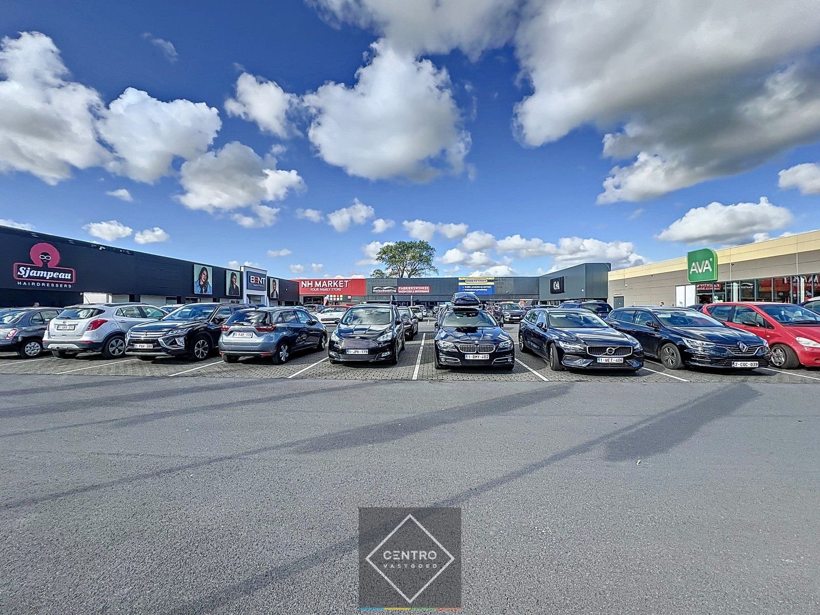Instapklare baanwinkel op uiterst COMMERCIËLE TOP-ligging te Roeselare! foto {{pictureIndex}}