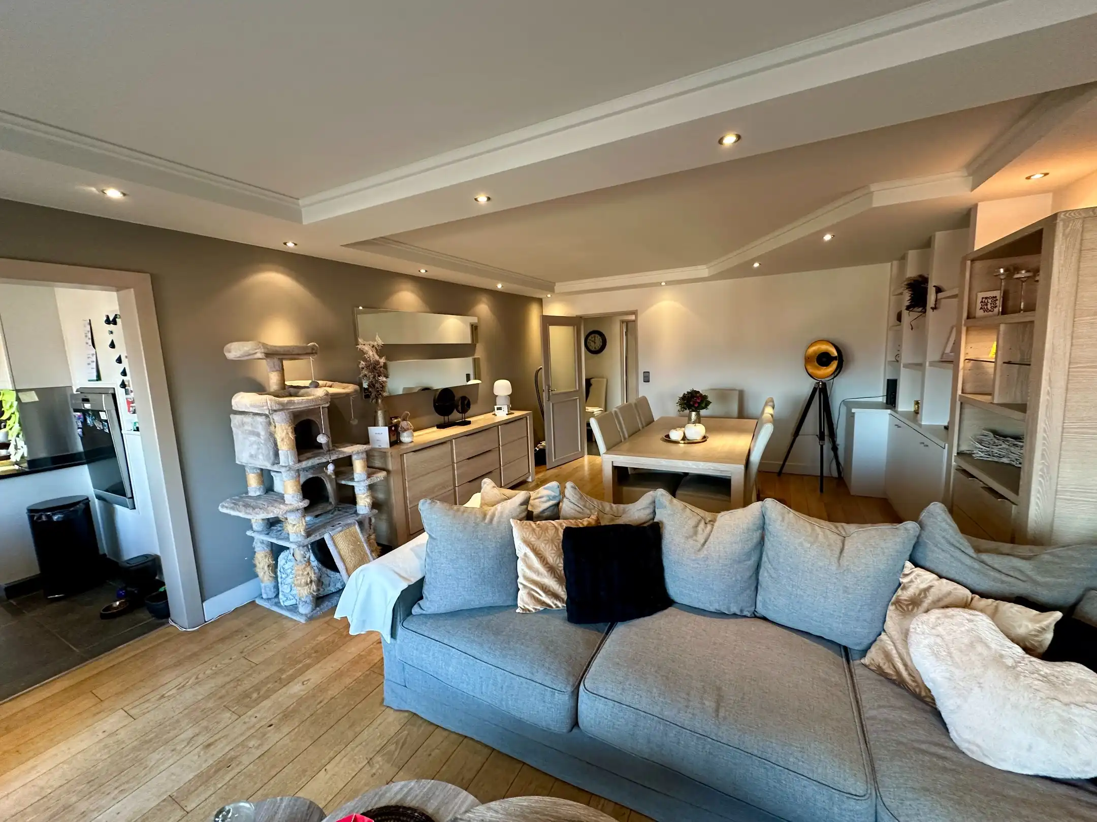 Tweeslaapkamerappartement nabij Genk centrum met groot terras en garagebox foto 8